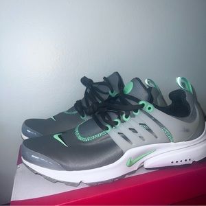 NWT Nike mens size 11